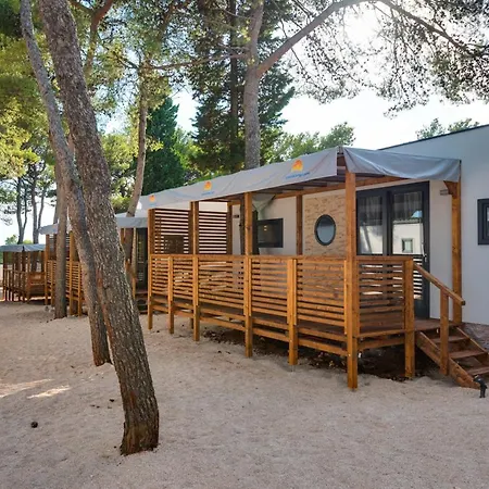 Mobile 27 Resort *
